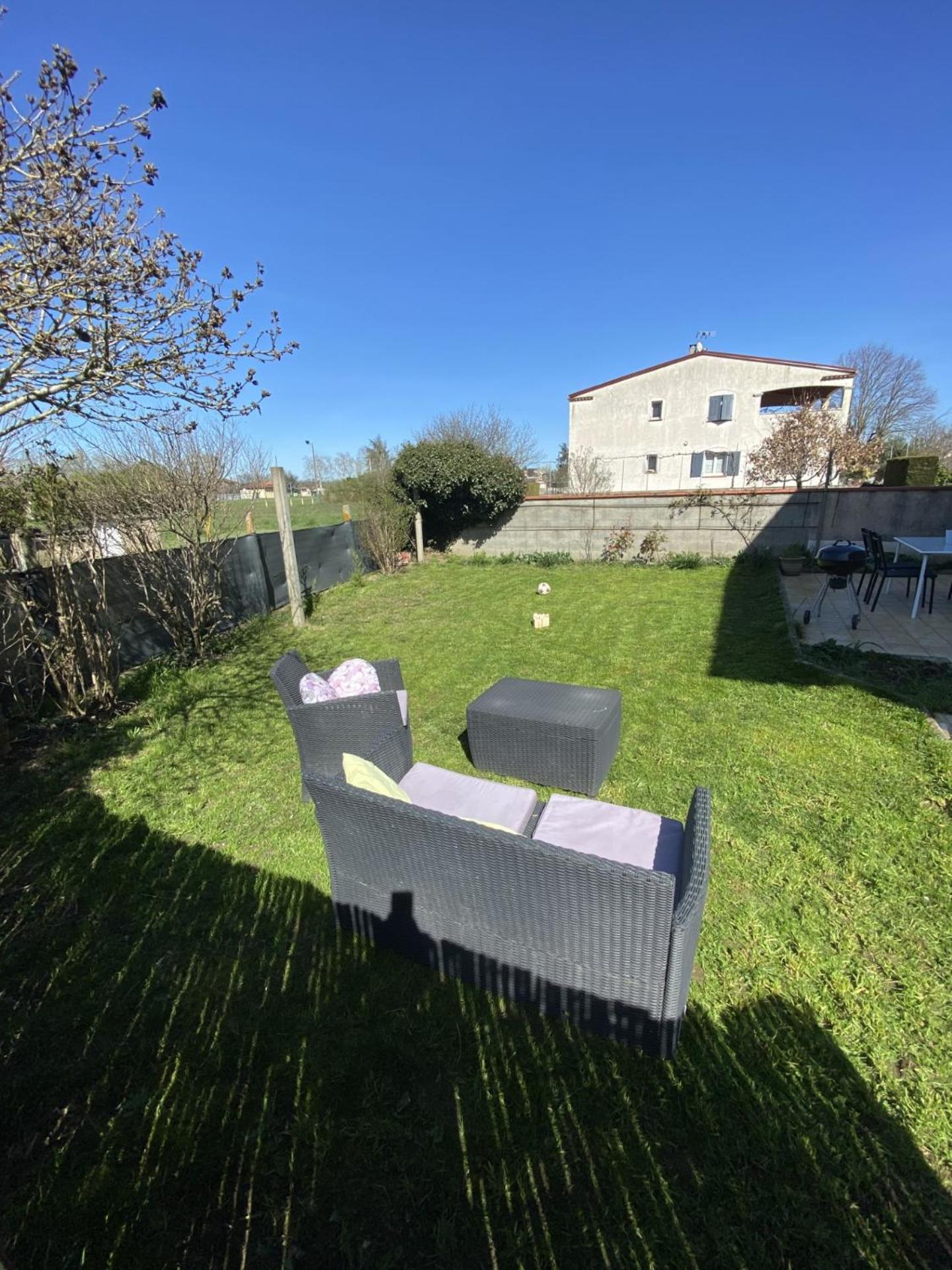 Appartement Tout Equipe 2 Chambres + Jardin Saix  Esterno foto
