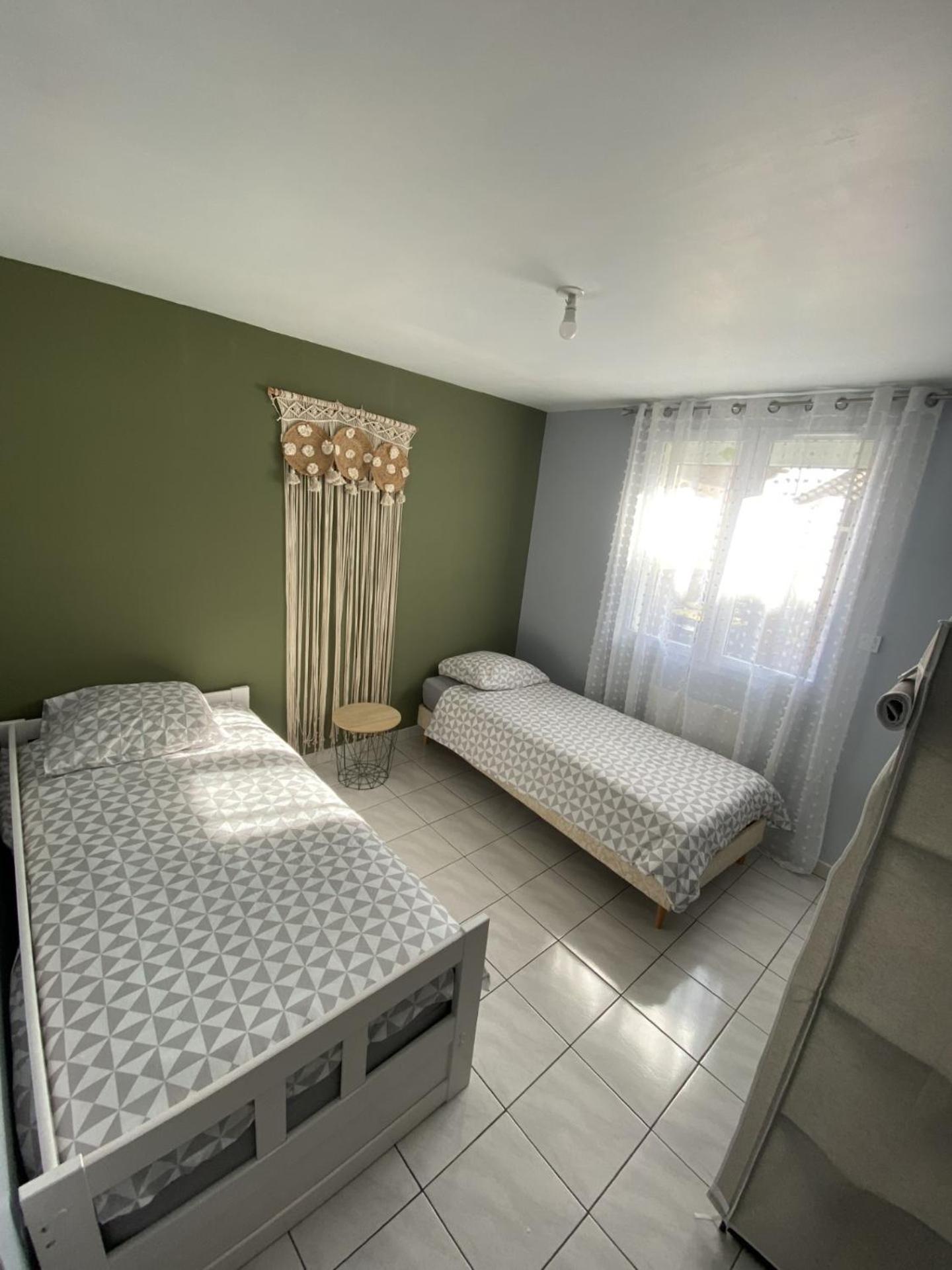 Appartement Tout Equipe 2 Chambres + Jardin Saix  Esterno foto