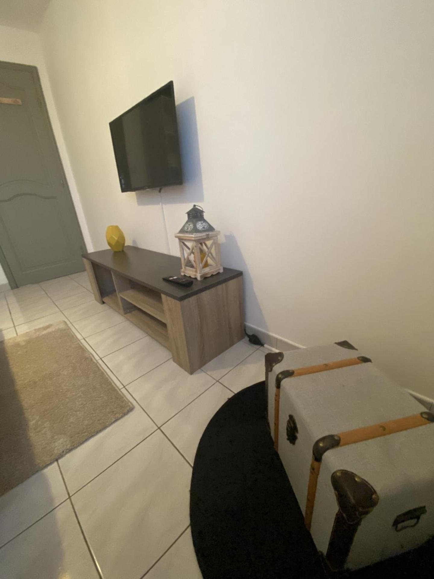 Appartement Tout Equipe 2 Chambres + Jardin Saix  Esterno foto