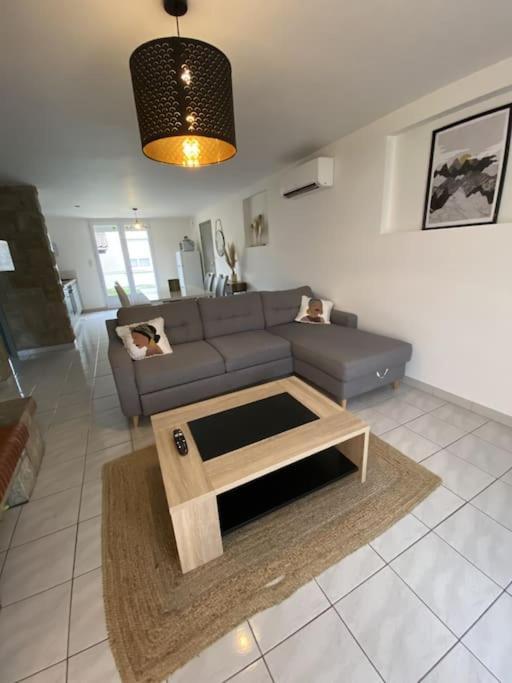 Appartement Tout Equipe 2 Chambres + Jardin Saix  Esterno foto