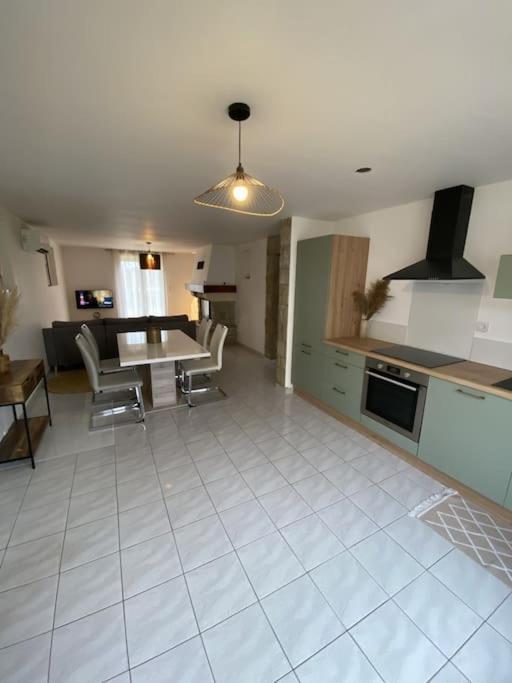 Appartement Tout Equipe 2 Chambres + Jardin Saix  Esterno foto